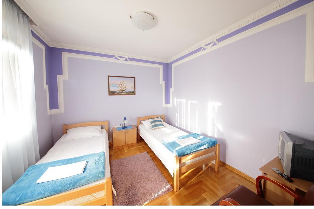Guest House Pansion 10 سيتينيي الغرفة الصورة