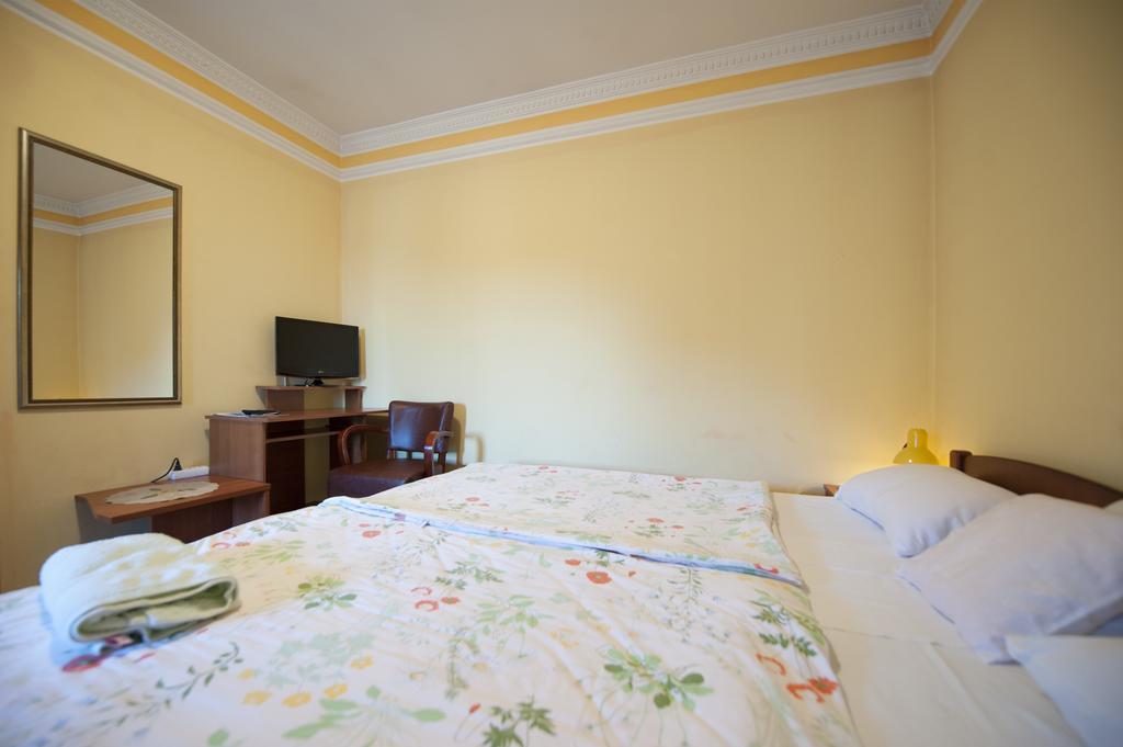 Guest House Pansion 10 سيتينيي الغرفة الصورة